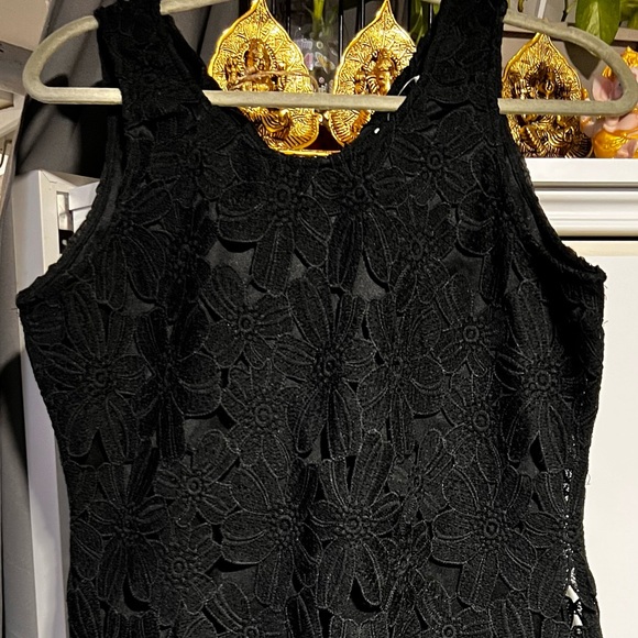Chic Black Floral Lace Strapless Dress - Picture 1 of 7